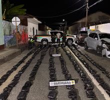 Persecución de película en carretera del Valle: conductor intentó escapar con cargamento de marihuana y terminó volcado