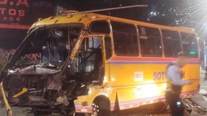 Imagen de Choque entre dos buses en el centro de Medellín deja 11 personas heridas