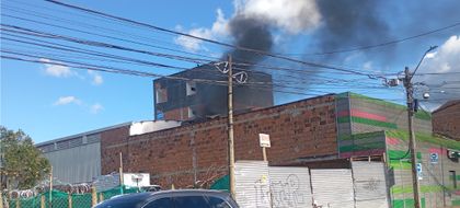 Imagen de Bomberos atienden incendio estructural en el barrio San Cayetano de La Ceja