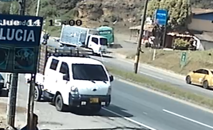 Imagen de  En video quedó registrado el momento exacto del accidente en la Autopista Medellín-Bogotá