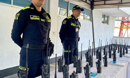 Cali moderniza las comunicaciones de su Policía: primeros 465 radios entregados