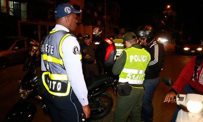 Sancionan a domiciliarios por exceso de velocidad