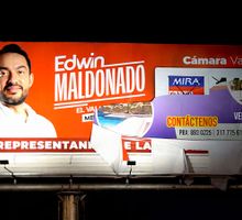 Vandalizan valla de Edwin Maldonado tras ataques y señalamientos en redes sociales