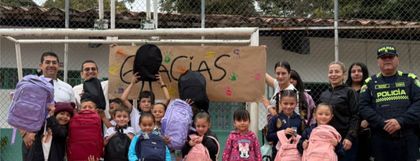 Imagen de  Niños de las zonas rurales de El Santuario recibieron 815 kits escolares por parte de la Alcaldía