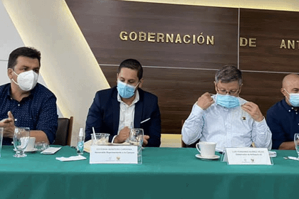 Imagen de Productivo encuentro de varios líderes del Oriente con el Gobernador (e) de Antioquia