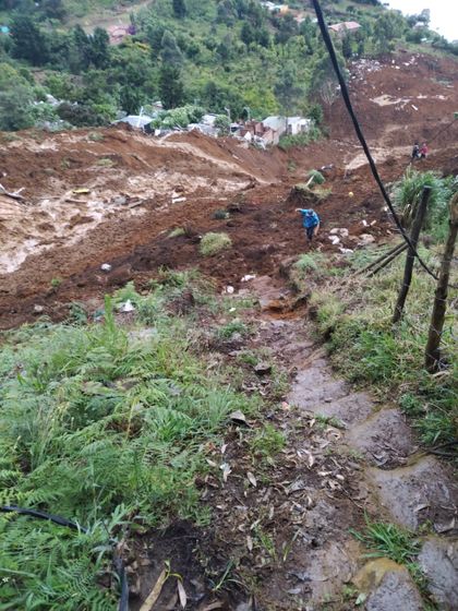 Imagen de  Grave emergencia en el Valle de Aburrá por desbordamiento de la quebrada La Negra: ocho personas fallecidas