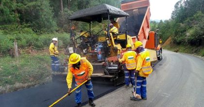Imagen de  En 13 meses quedará pavimentada la vía Granada-San Carlos