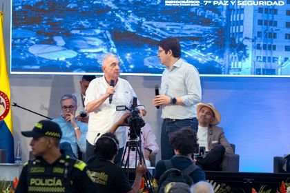 Imagen de  Álvaro Uribe lanza fuertes críticas al Gobierno durante homenaje póstumo a Miguel Uribe Turbay