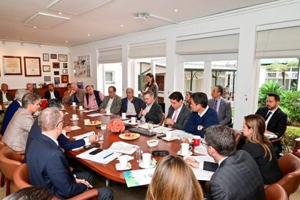 Imagen de Gobierno Nacional y Asocolflores acuerdan un plan para proteger los empleos del sector floricultor