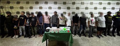 Imagen de  Alias Cucho, su madre y 11 personas más fueron capturadas por ser presuntos expendedores de estupefacientes en el sur de Medellín