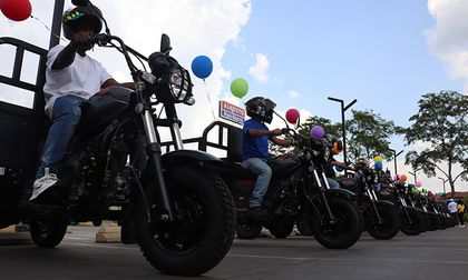 Alcaldía de Cali entrega 13 motocargueros para optimizar el reciclaje y reducir residuos en rellenos sanitarios