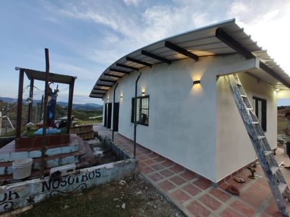 Imagen de  La Unión avanza en la construcción de casetas comunales y obras de placa huella en zonas rurales