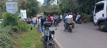 Imagen de  Tras protestas de habitantes de tres proyectos de vivienda se realizó mesa de diálogo, Devimed pide al constructor hacer obras para la seguridad vial