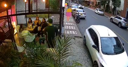 Imagen de ¡Un héroe! Comensal se enfrentó a un ladrón y evitó atraco en un restaurante de Medellín