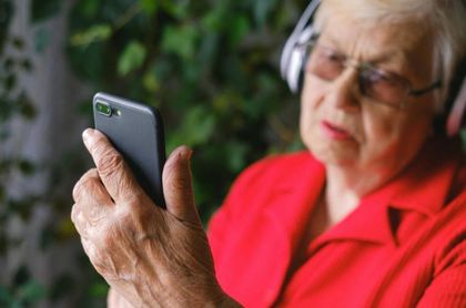 Imagen de Lanzan proyecto pionero de alfabetización mediática para mayores en entornos rurales