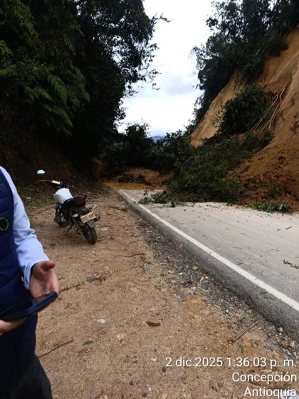 Imagen de Vía San Vicente-Concepción presenta cierre en el sector Palmichal por deslizamiento