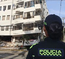 Policía vigila viviendas afectadas por el sismo en Cali mientras vecinos se organizan para evitar robos