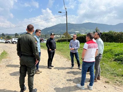 Imagen de  MinInterior inspeccionó el lugar de construcción de la subestación de Policía de La Chapa en El Carmen