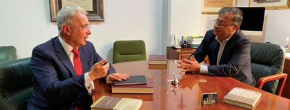 Imagen de Encuentro histórico: Álvaro Uribe y Gustavo Petro se reúnen en Bogotá