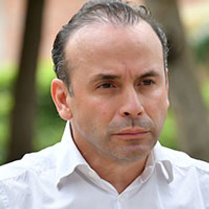 Eder enfrenta la tragedia y una maquiavélica ofensiva política en su contra