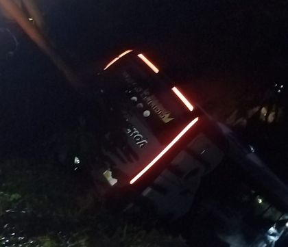 Imagen de  Cuatro personas muertas y 20 heridas dejó accidente de un bus que cayó por un abismo en San Luis
