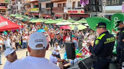 Imagen de  Cocorná conmemoró el 20 de julio en sus Fiestas del Campesino: hubo reconocimiento a la labor de la Fuerza Pública