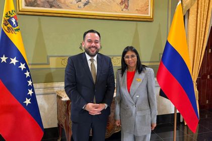 Imagen de  Presidenta (e) de Venezuela recibe en Caracas al ministro de Minas y Energía de Colombia