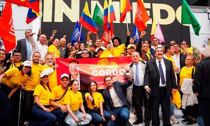 Mauricio Lizcano oficializa su candidatura con 1.839.930 firmas