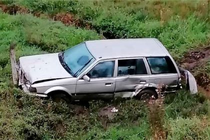Imagen de Delincuentes se robaron un carro, lo chocaron, desvalijaron y abandonaron en vías del Oriente