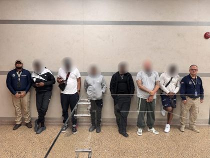 Imagen de  Inadmiten a seis estadounidenses por turismo sexual y capturan a requerido por Interpol en el Aeropuerto JMC