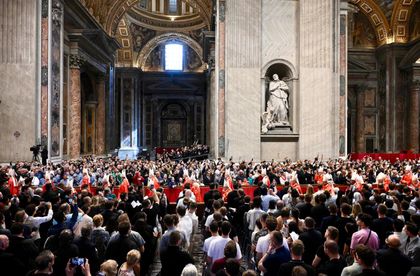 Imagen de  Inicia el cónclave: Iglesia católica ora por un nuevo papa en tiempos de crisis global