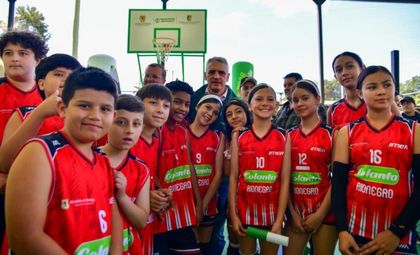 Imagen de Rionegro estrenó renovada cancha de Cuatro Esquinas
