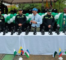 Policía Metropolitana de Cali recibe nueva dotación para fortalecer operativos