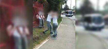 Imagen de  Jóvenes se agredieron a las afueras de un colegio en Rionegro: estudiantes las grabaron en video