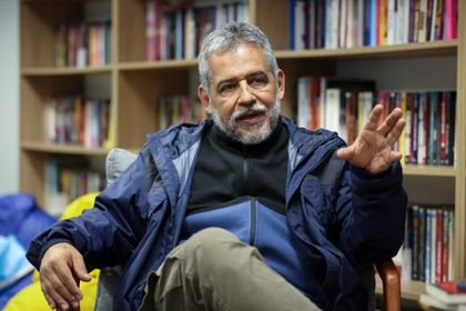 Imagen de Mario Mendoza: “Construimos una sociedad inmunda” que nos acorrala «contra el abismo”