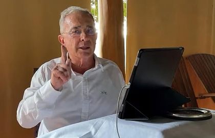 Imagen de  Uribe insiste en la tesis de “persecución política” ante la proximidad de fallo judicial