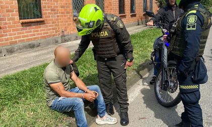 Capturan a hombre que intentó agredir a agente de tránsito con arma blanca en el sur de Cali