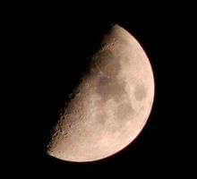 La Luna sigue guardando preguntas después de Artemis II