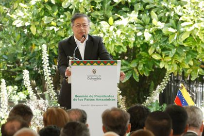 Imagen de  Petro dice que pidió militarizar la frontera del lado venezolano para enfrentar “la mafia”