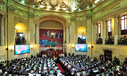 Dos reformas tributarias en debate y un solo país en tensión fiscal