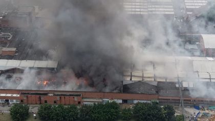 Imagen de  Gran incendio en bodega de Itagüí dejó solo pérdidas materiales y requirió cerca de 100 bomberos