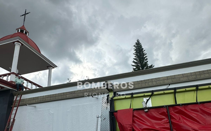 Imagen de Bomberos rescatan a hombre que quedó encerrado en el cementerio de Rionegro