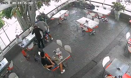 En video: Nuevo robo en un restaurante en Cali: dos hombres armados asaltaron a comensales y huyeron