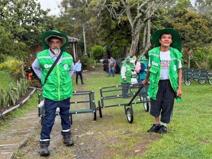 Imagen de  Guarne entrega dotación a 36 recicladores de oficio de la asociación AROPO
