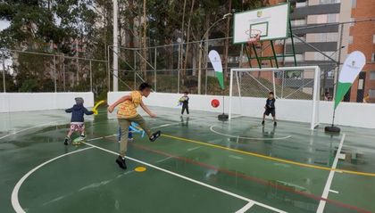 Imagen de  Activan frente de seguridad y cámara de vigilancia en placa polideportiva de Alto Bonito, en Rionegro