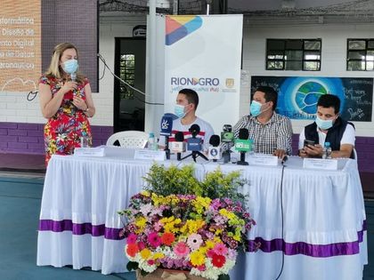 Imagen de  En Rionegro fueron entregados 320 computadores para beneficio de la comunidad educativa