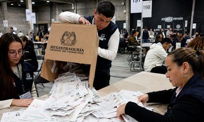 Con 99,98% de mesas, avanzan los escrutinios