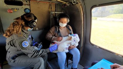 Imagen de  Angelita, la bebé que nació en un helicóptero de la Fuerza Aérea, regresó a casa