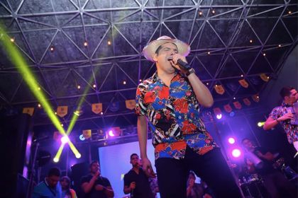 Imagen de  Peter Manjarrés y Banda Luna Roja, los artistas principales de esta noche en las fiestas de El Retiro