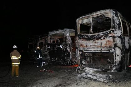 Imagen de Por ahora estoy sin trabajo: conductor de un bus destruido por el incendio en Cocorná